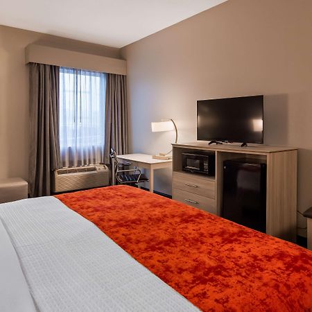 Best Western Plus New Cumberland Exteriér fotografie