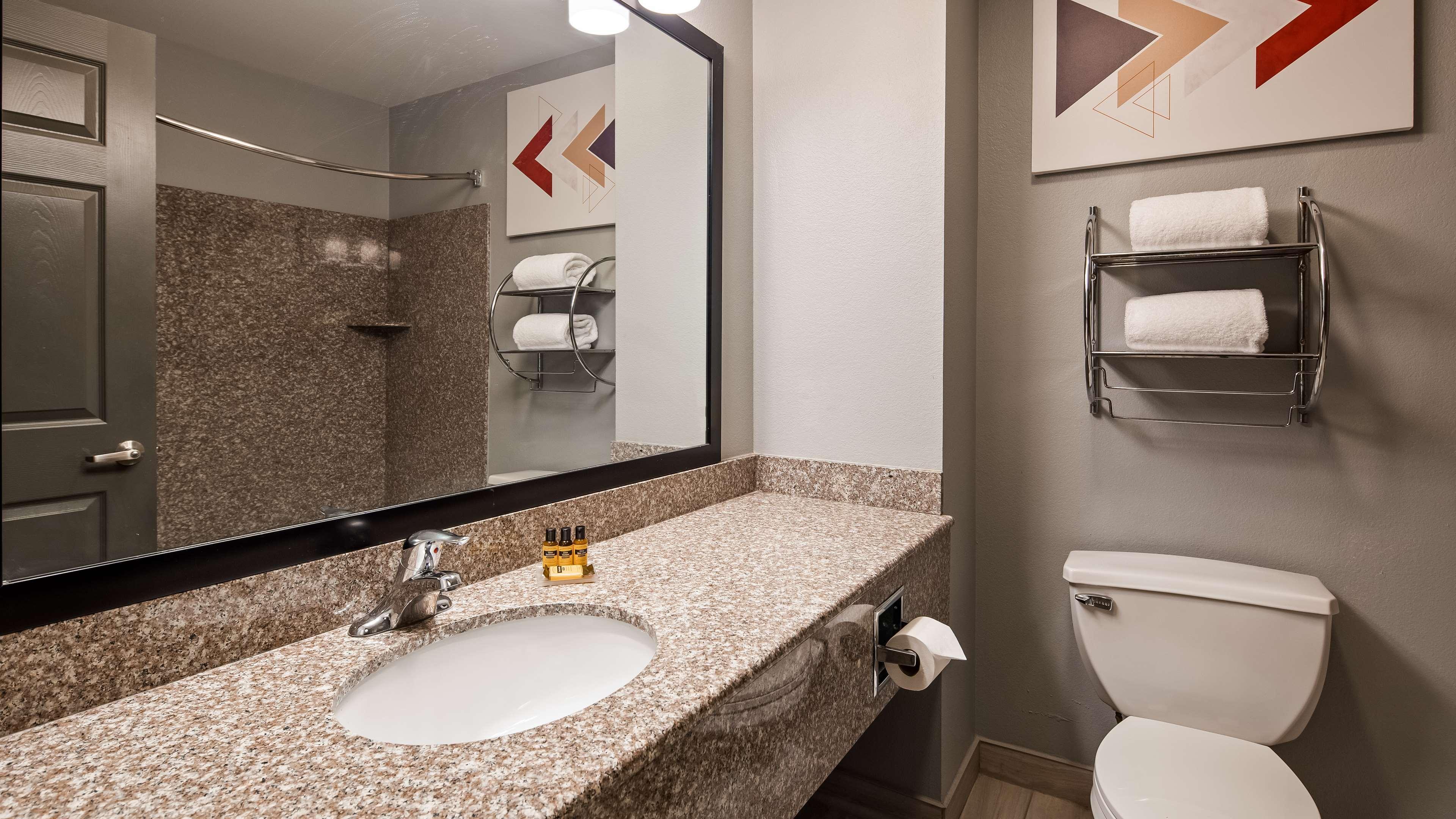 Best Western Plus New Cumberland Exteriér fotografie