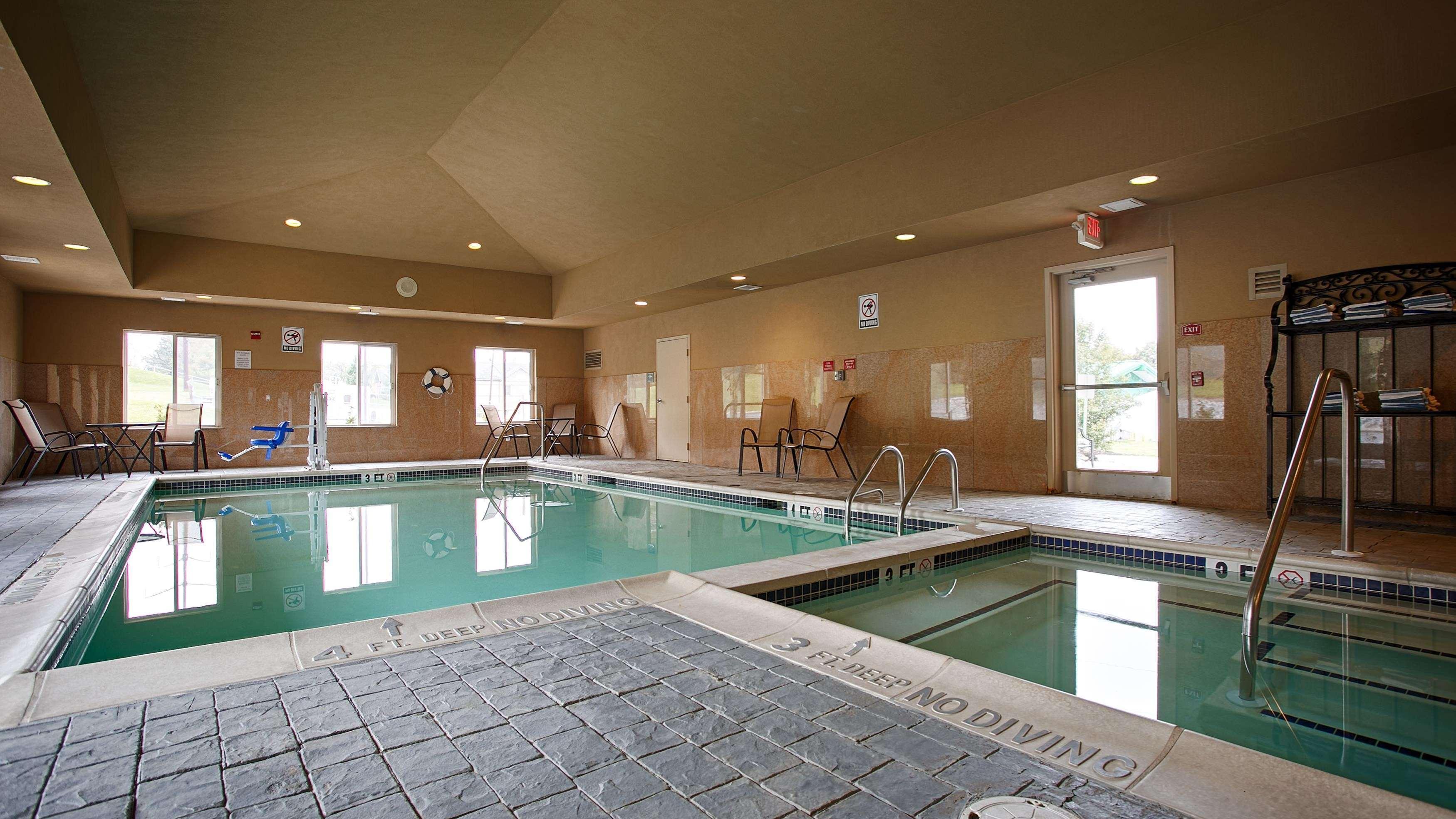 Best Western Plus New Cumberland Exteriér fotografie