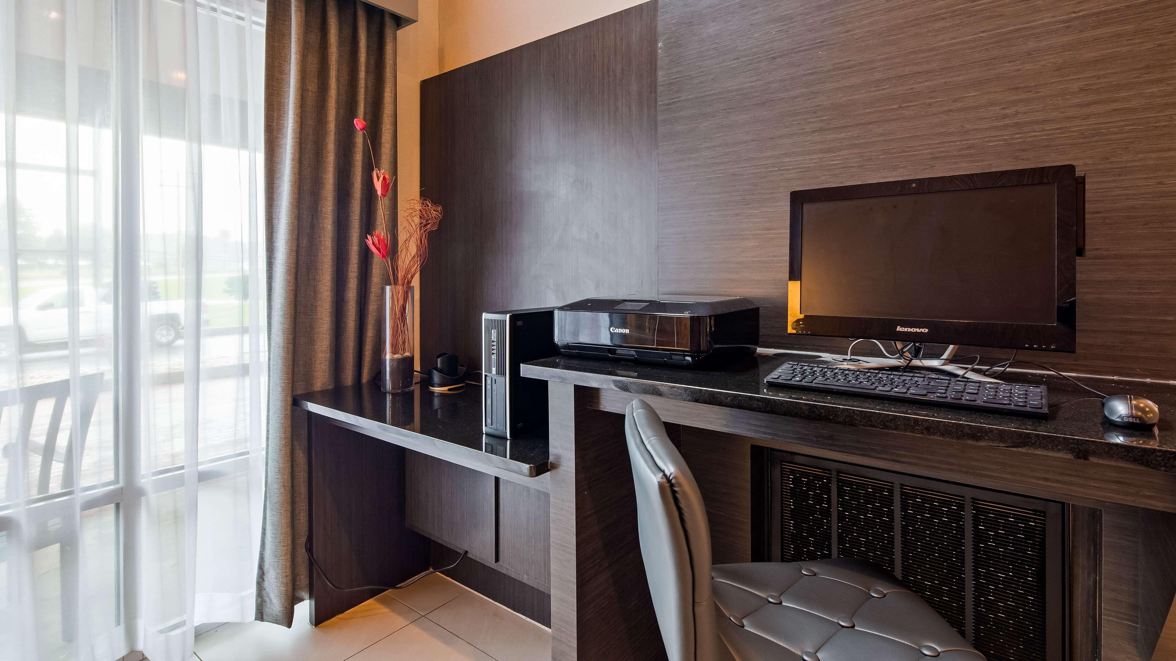 Best Western Plus New Cumberland Exteriér fotografie