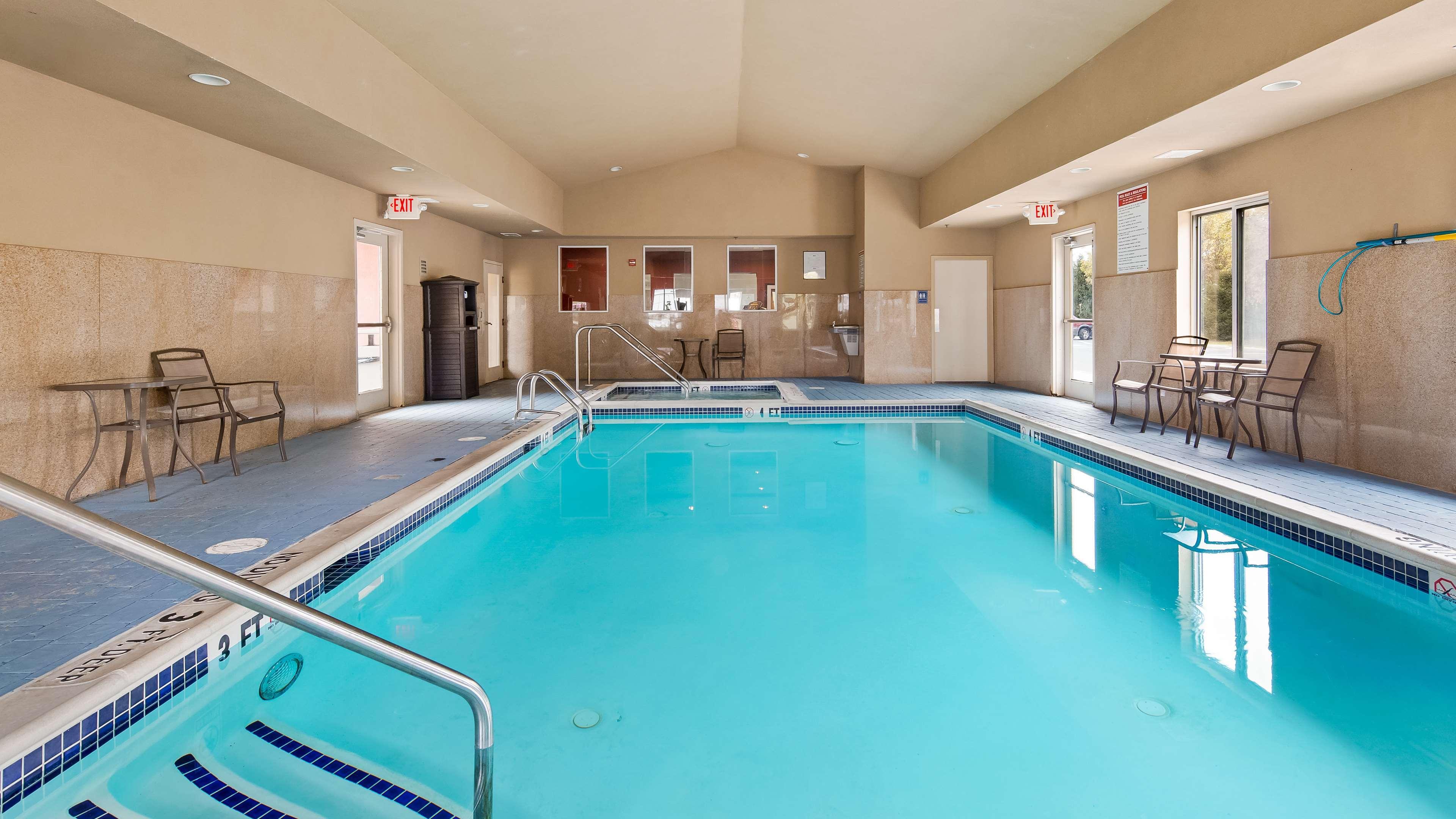 Best Western Plus New Cumberland Exteriér fotografie